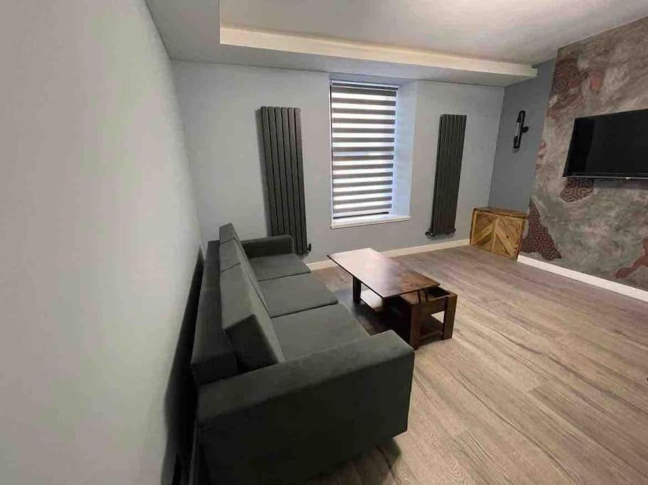 1bedroom Ground Floor Apartment *