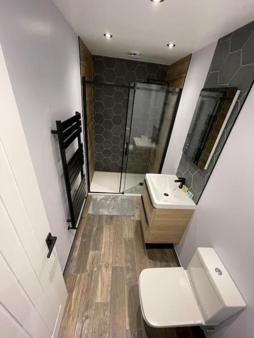 1bedroom Ground Floor Apartment *