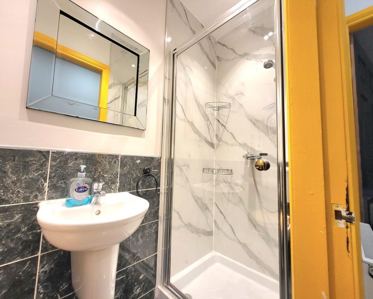 Adelphi Suites By Sensational Short Lets & Serviced With Free Wi-fi *