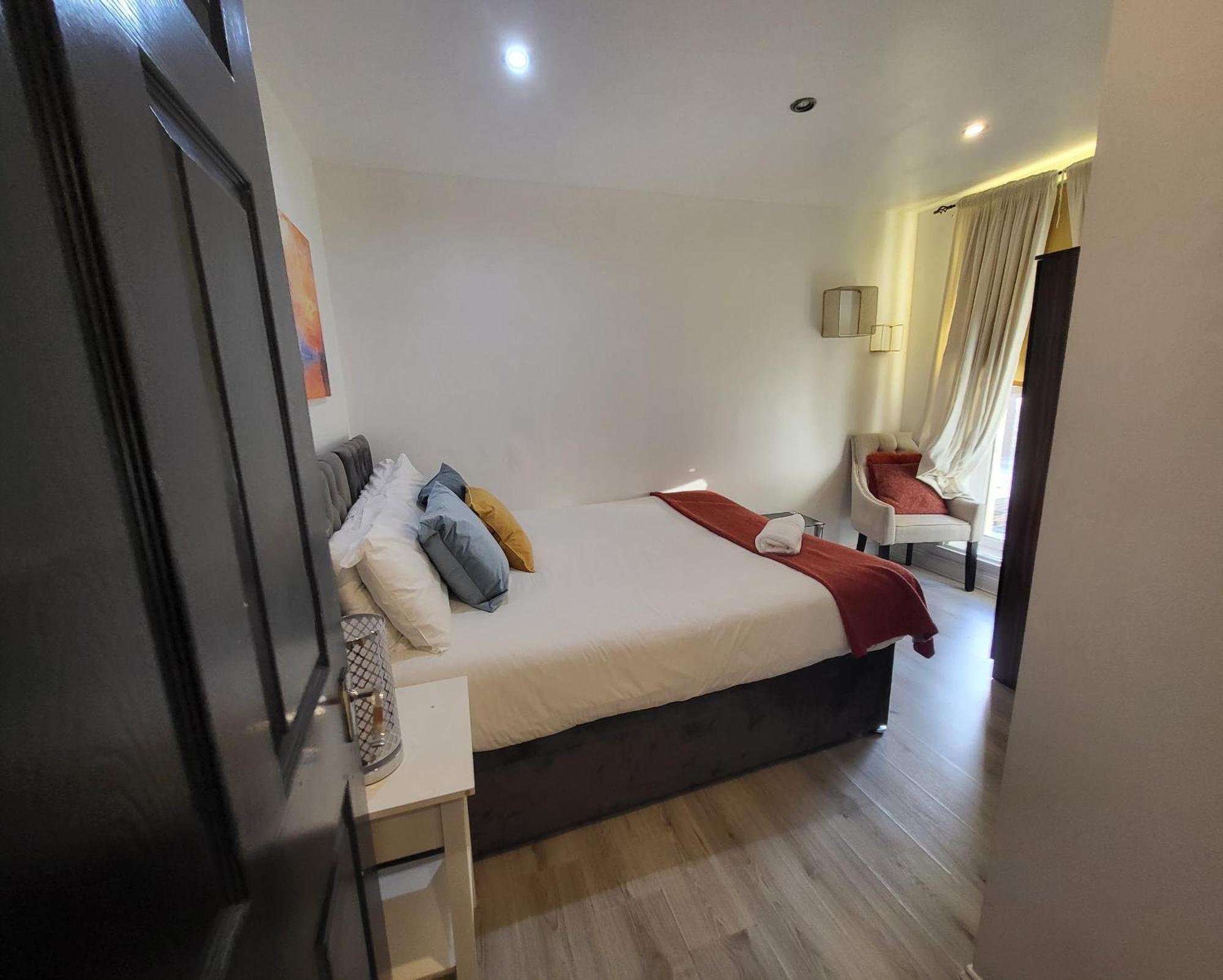 Adelphi Suites By Sensational Short Lets & Serviced With Free Wi-fi *