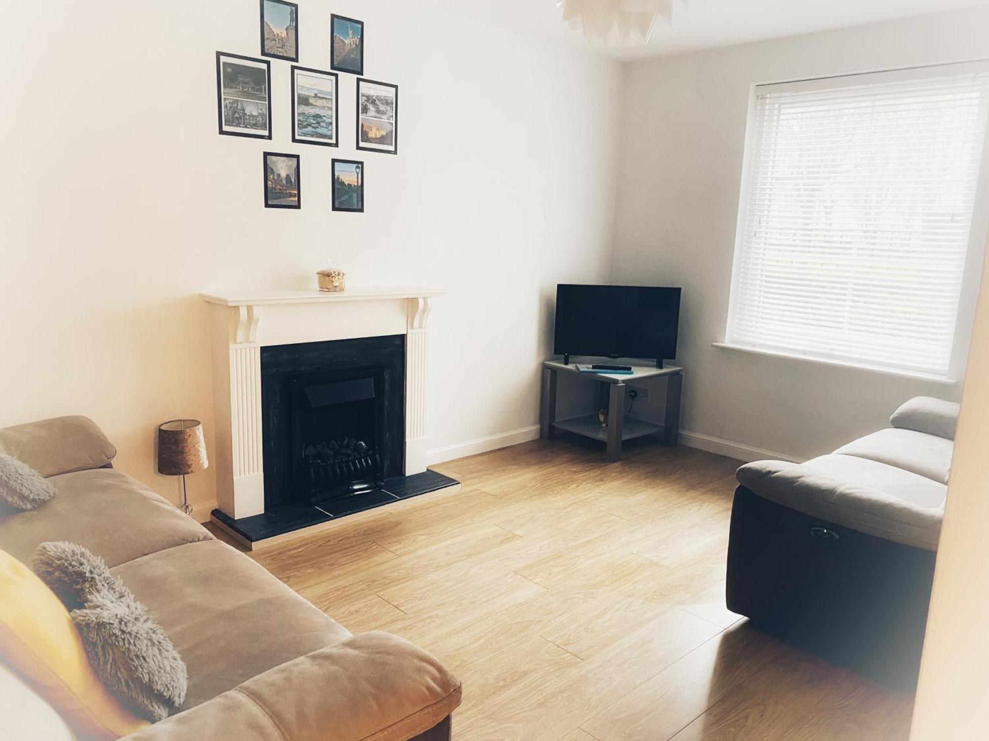 Ground Floor 1 Bed With Parking Apartment *