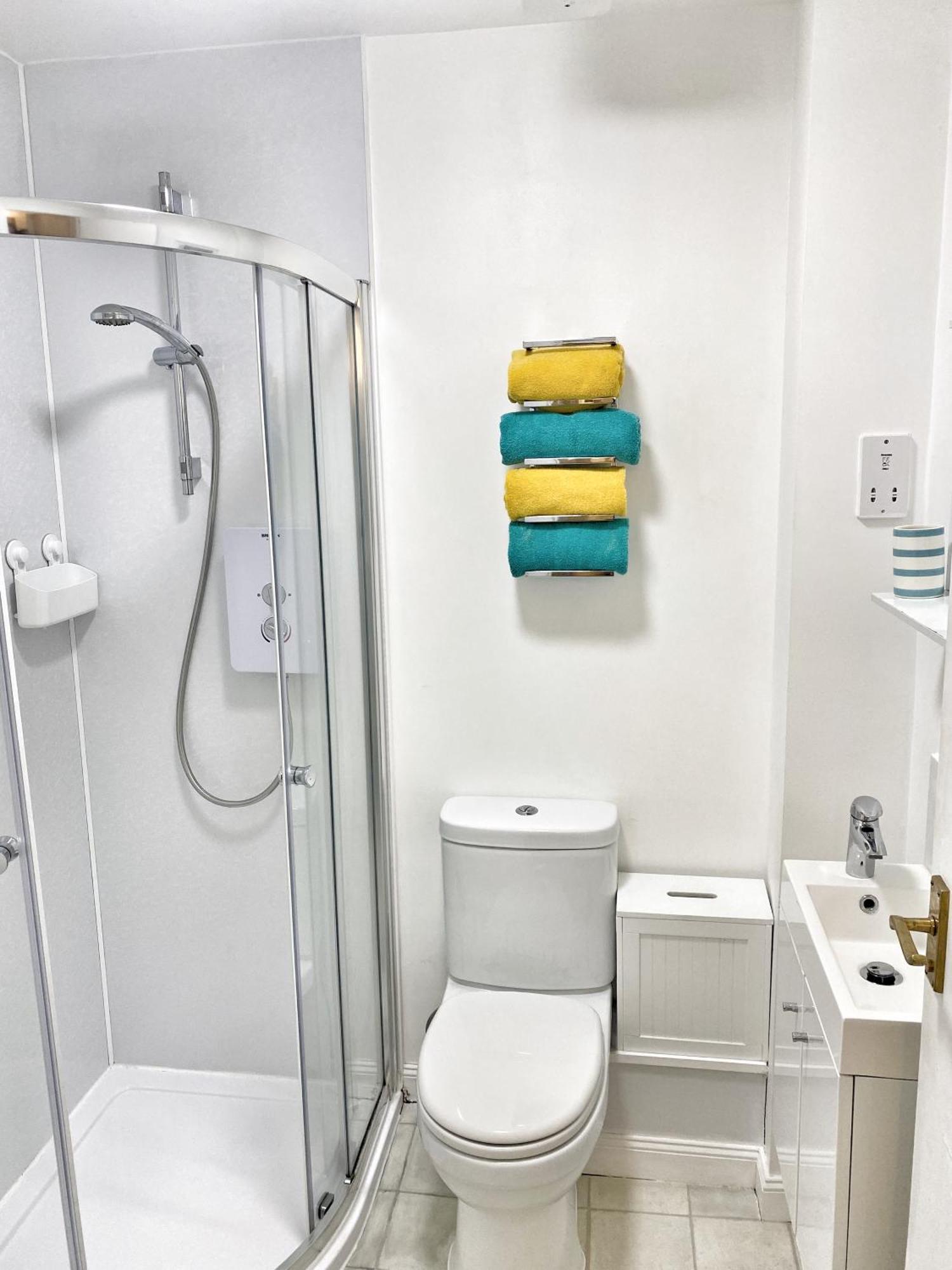 Ground Floor 1 Bed With Parking Apartment