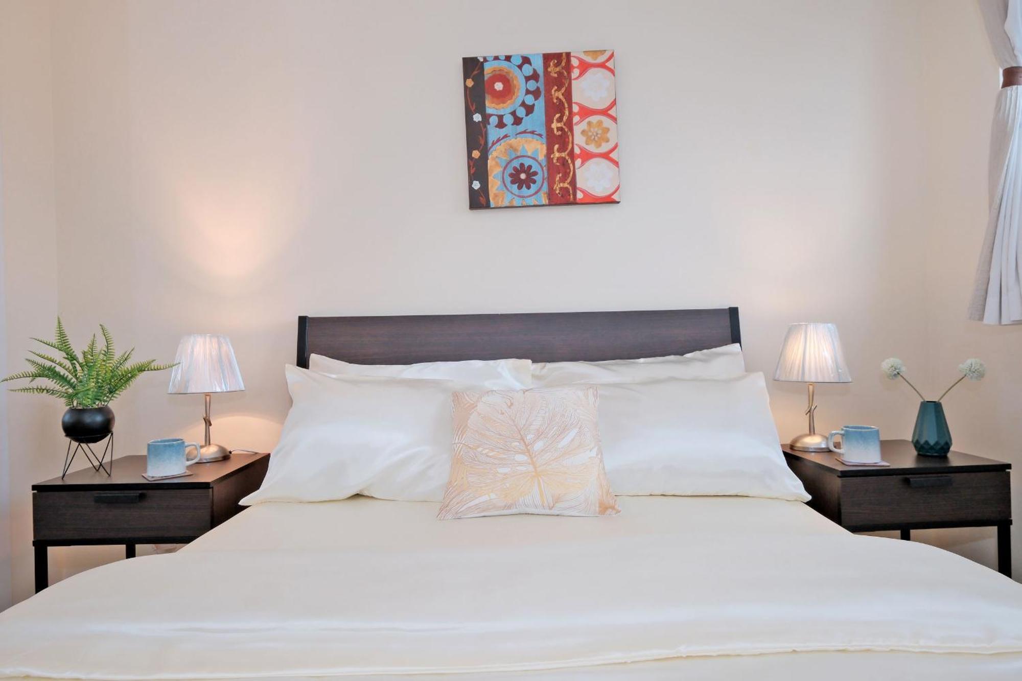 Apartment Riverview-2br-sleeps4-citycentre-parking-fastwifi *