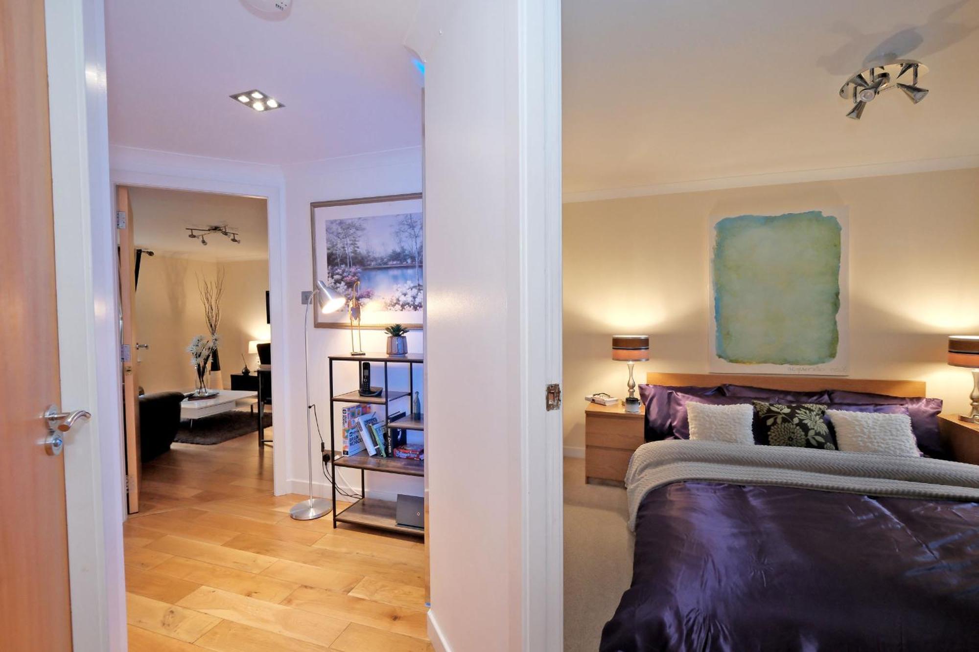 Apartment Riverview-2br-sleeps4-citycentre-parking-fastwifi