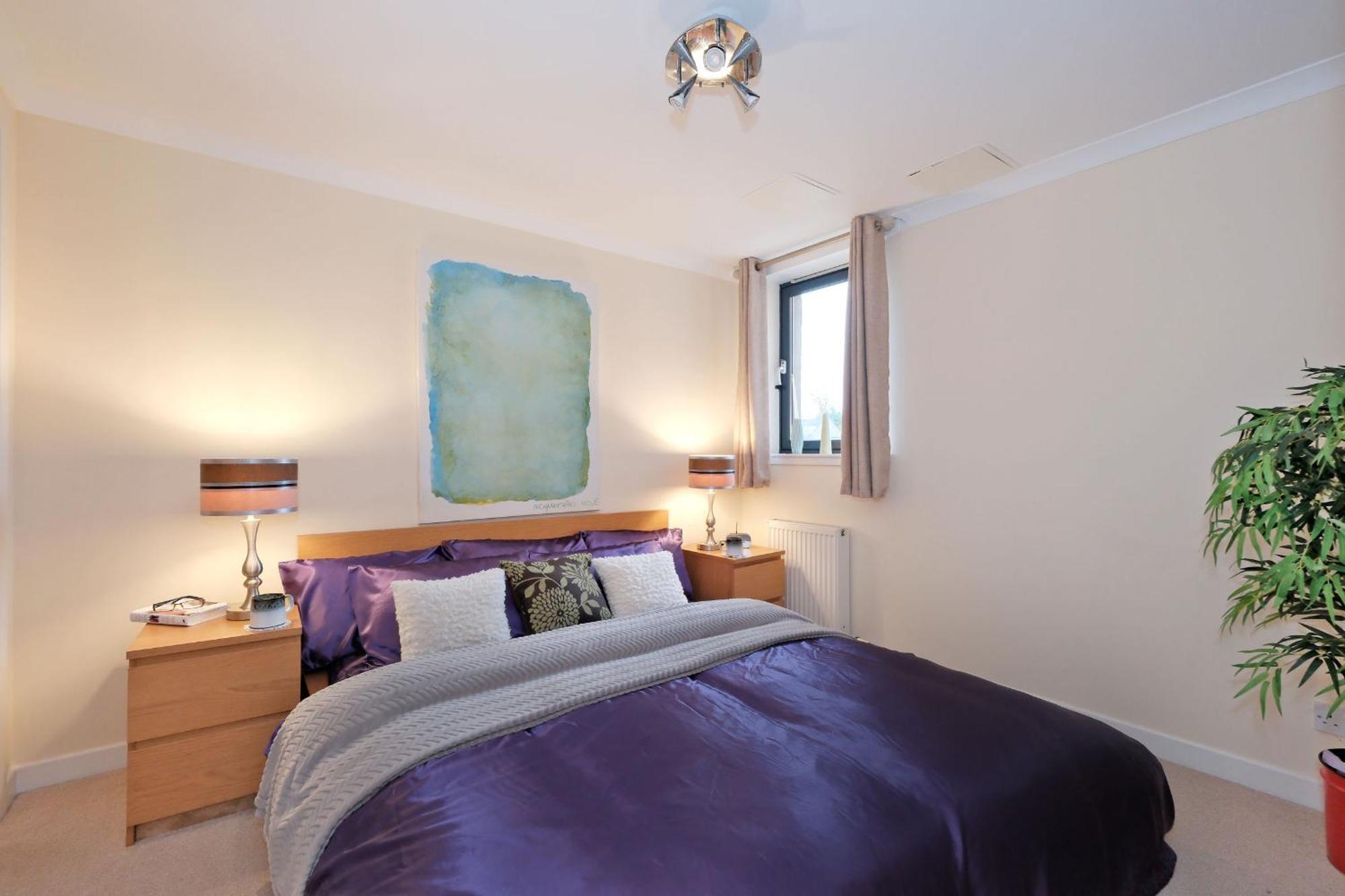 Riverview-2br-sleeps4-citycentre-parking-fastwifi Apartment *