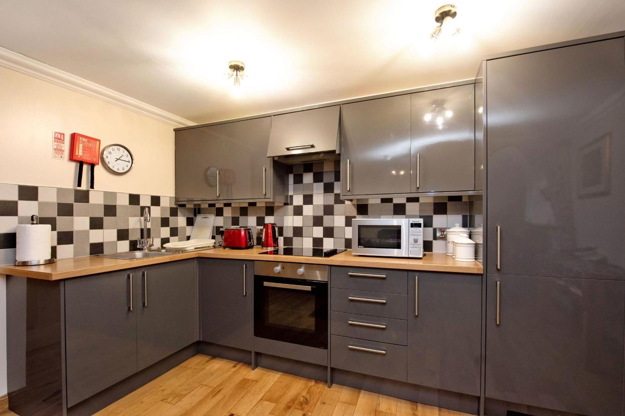 Grandmansion-9br-sleeps17-parking-corporategroups * Aberdeen