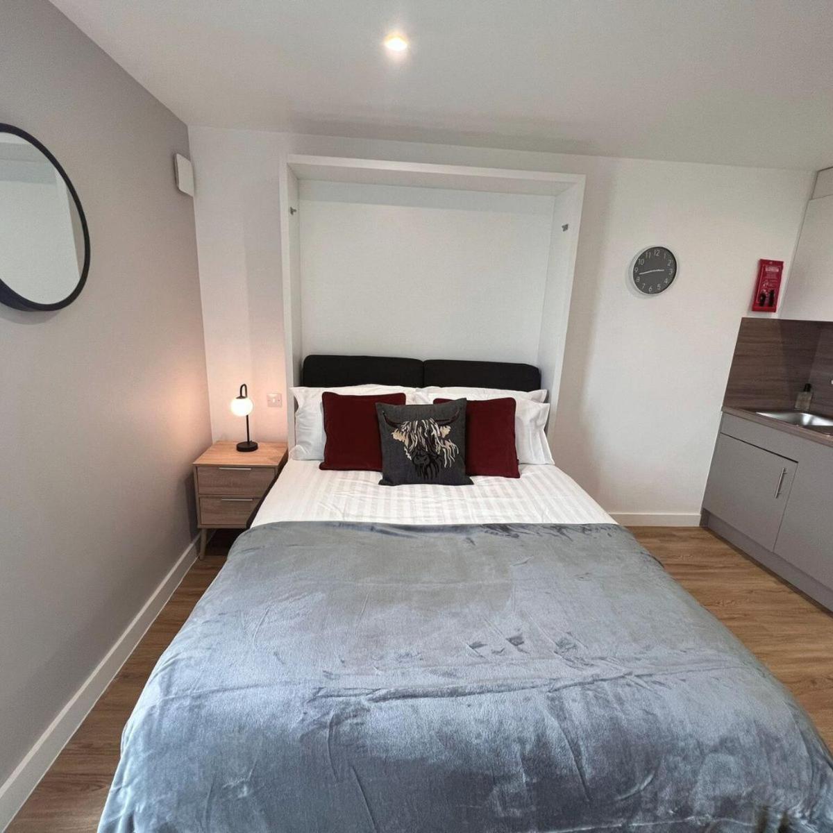 Charles Hope Apartment *