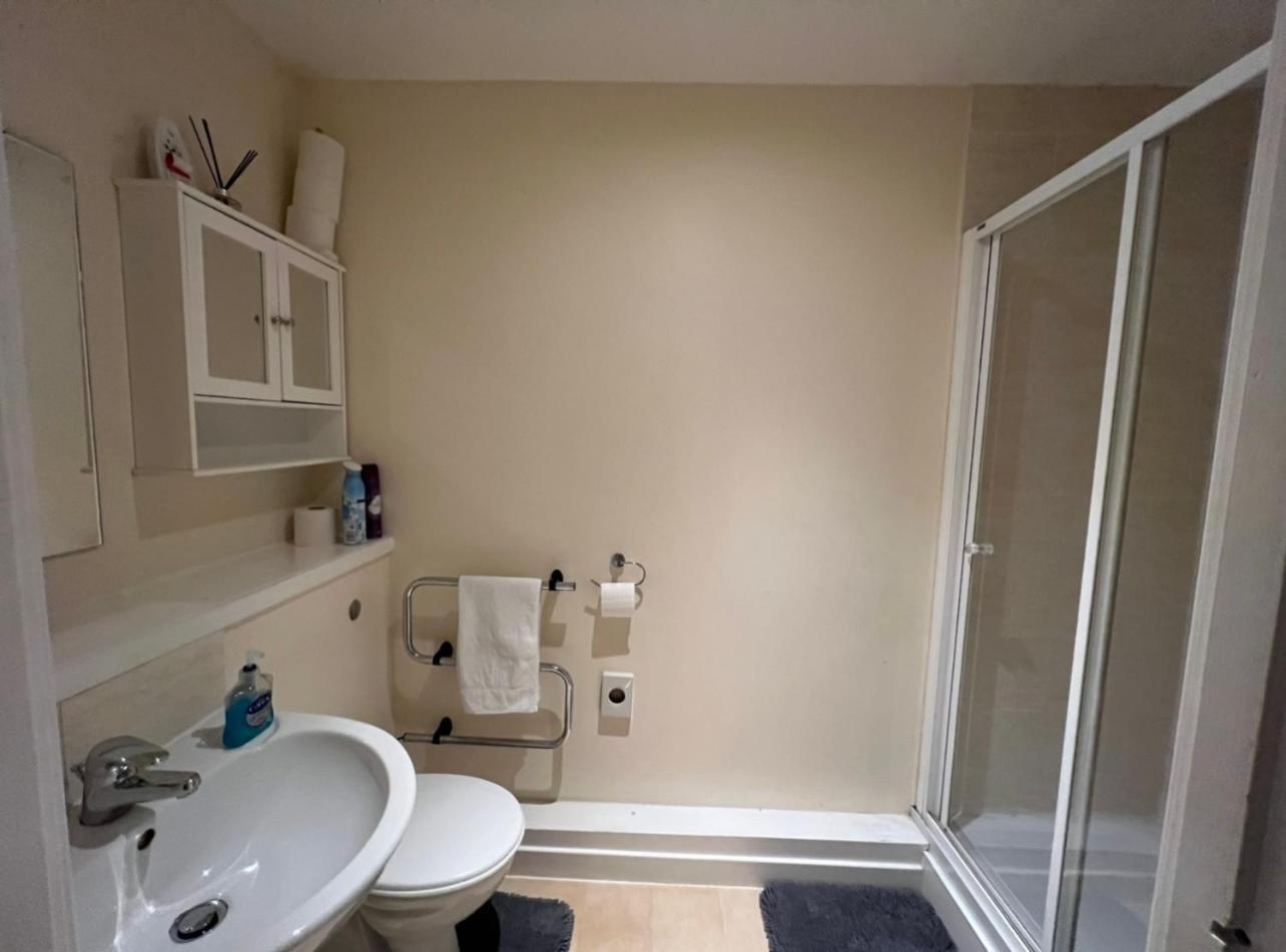 Apartment 2-bedrooms Apt-no Party *