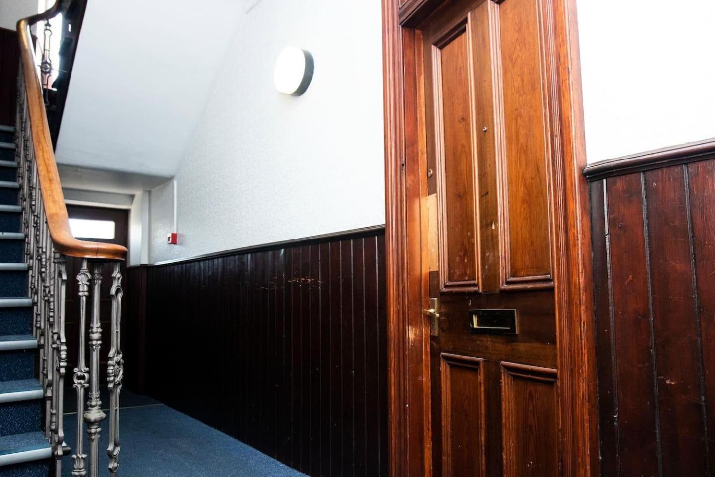 Apartment The Summit West End -cosy Flat In Location