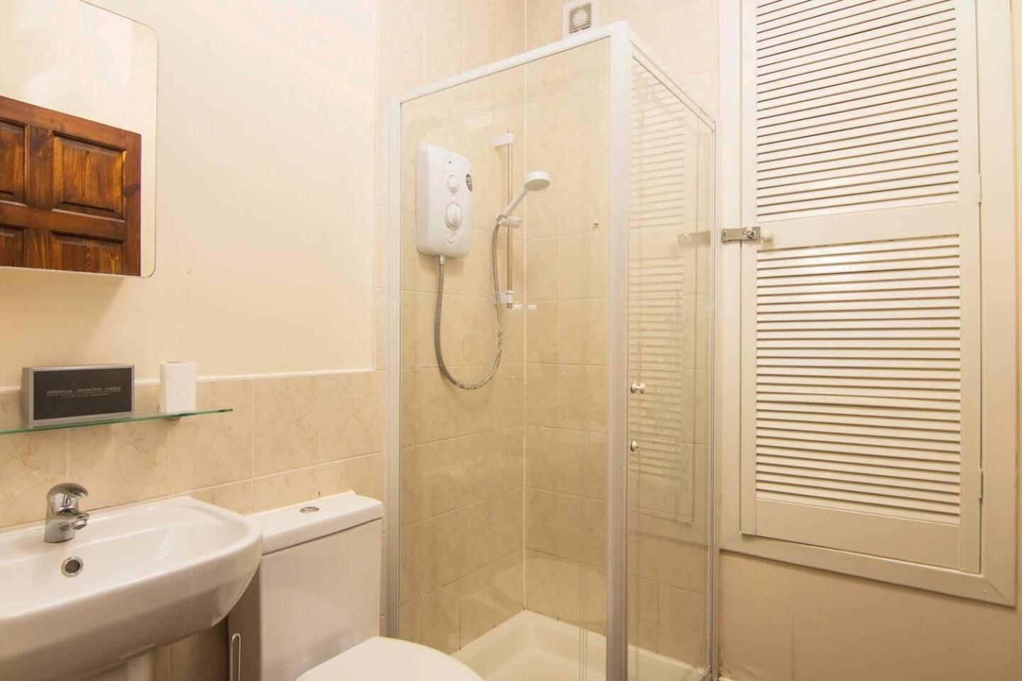 The Summit West End -cosy Flat In Location *