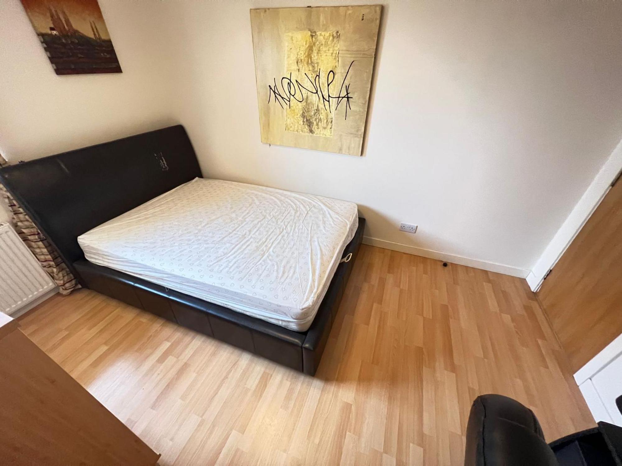 Lovely Two-bed Apt