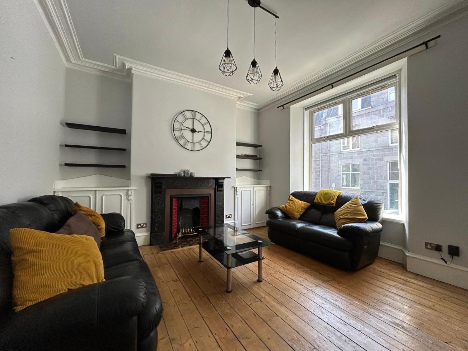 Apartment Howburn Place *