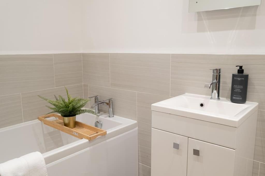 2 Bed 2 Bath Spacious In *