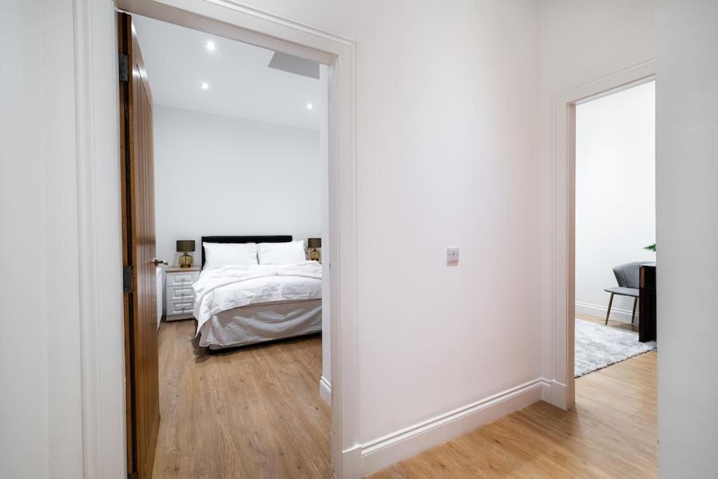 2 Bed 2 Bath Spacious In Apartment *