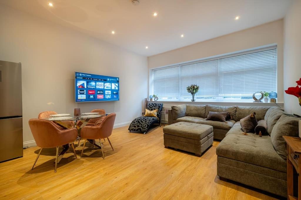 2 Bed 2 Bath Spacious In *