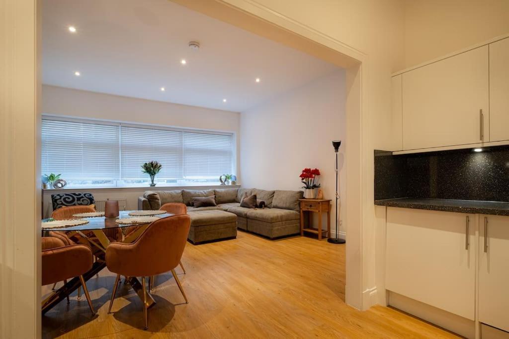 2 Bed 2 Bath Spacious In