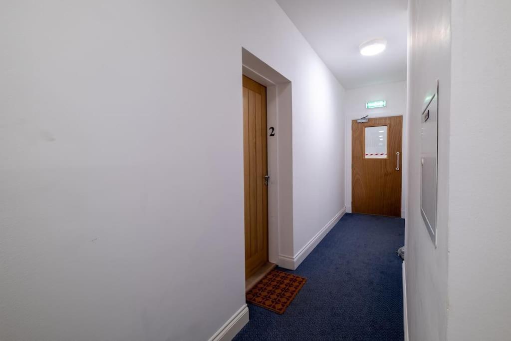 Apartment 2 Bed 2 Bath Spacious In