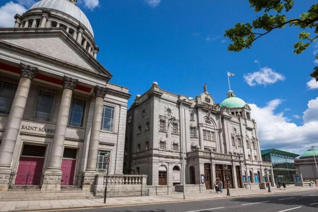 2 Bed 2 Bath Spacious In * Aberdeen