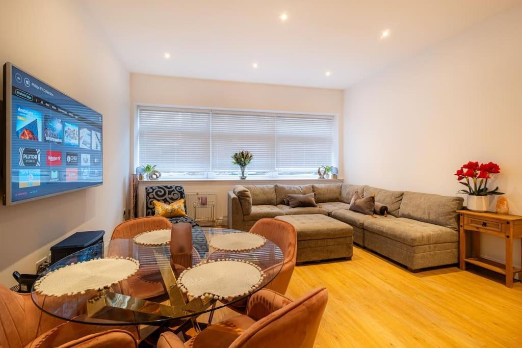 2 Bed 2 Bath Spacious In *