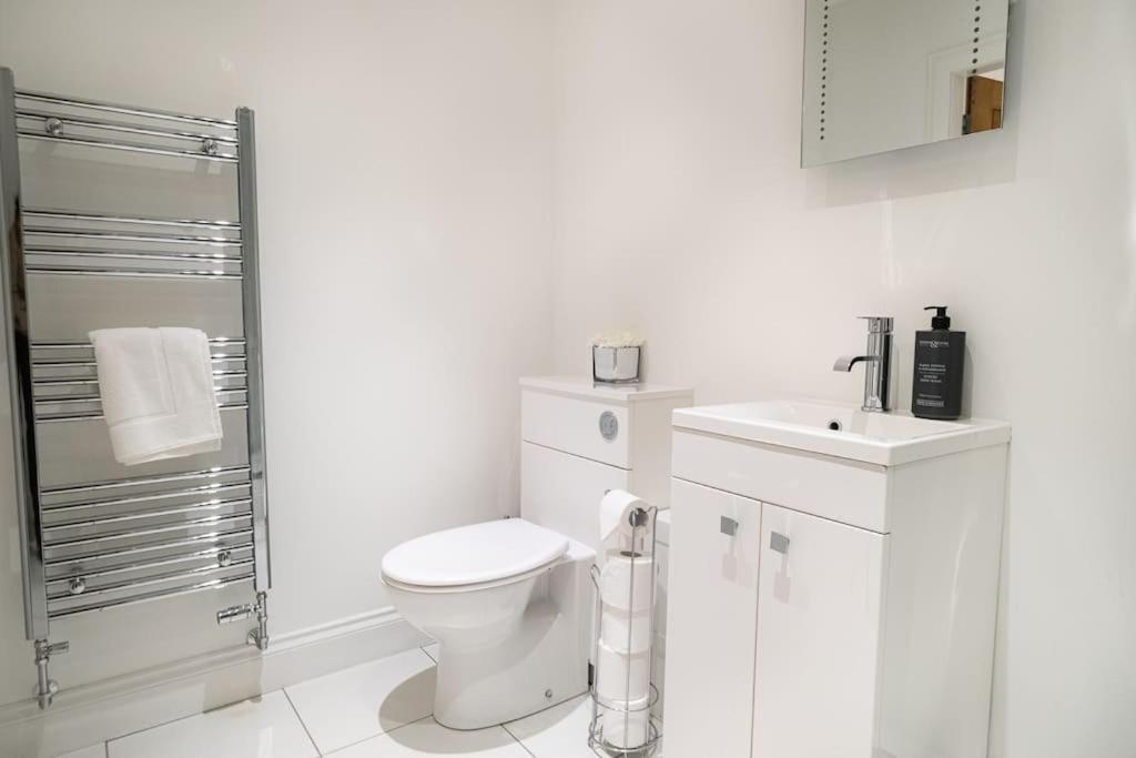 2 Bed 2 Bath Spacious In