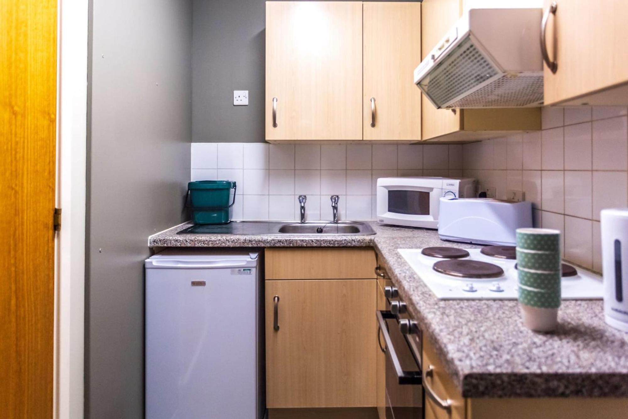Apartment Bright And Chic Private Ensuite With Shared Kitchen At Pittrodrie Street For Students Only *