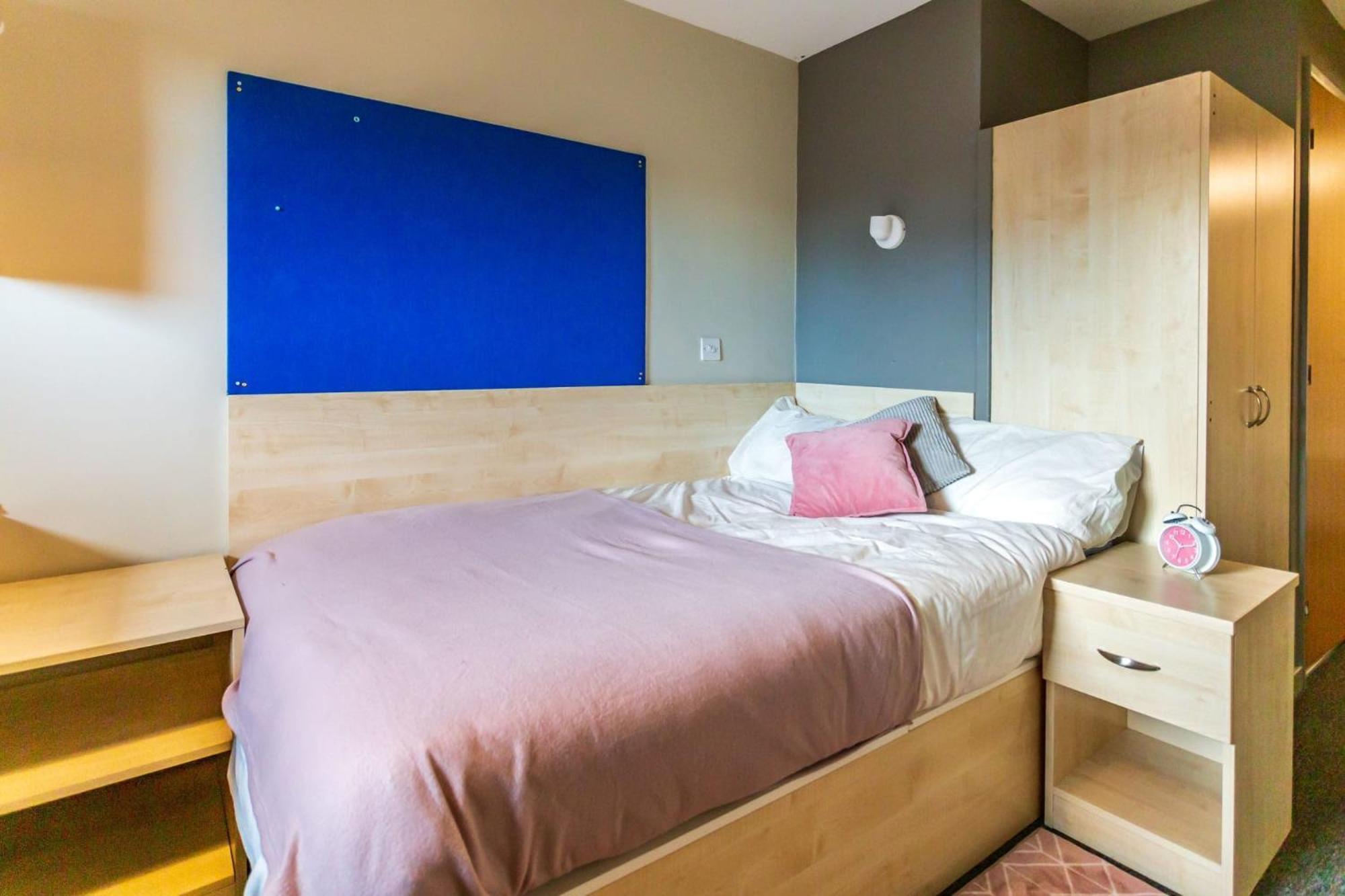 Bright And Chic Private Ensuite With Shared Kitchen At Pittrodrie Street For Students Only