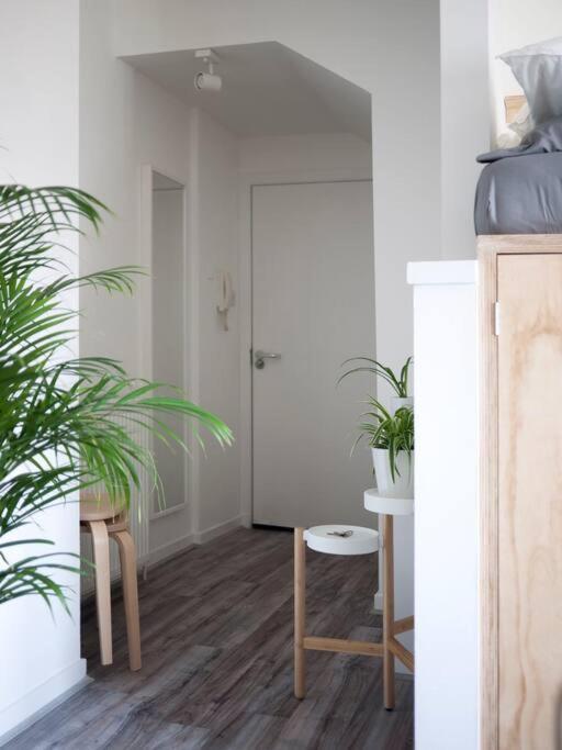 Contemporary 2 Minutes From Station