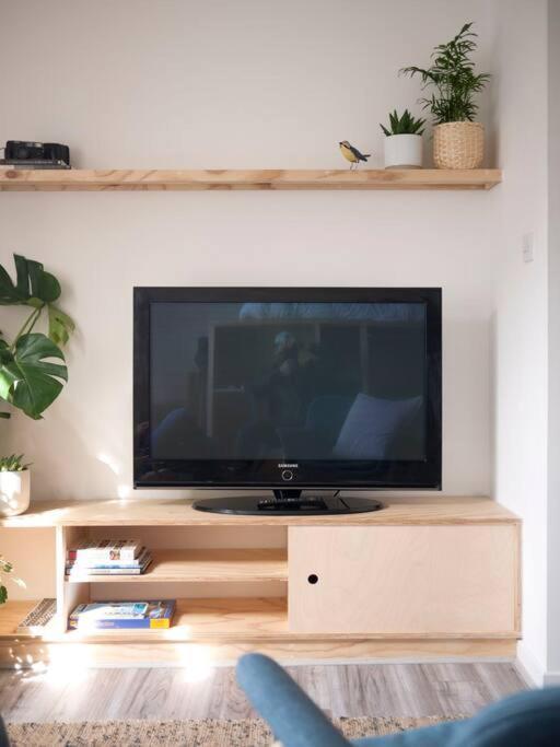 Contemporary 2 Minutes From Station Apartment