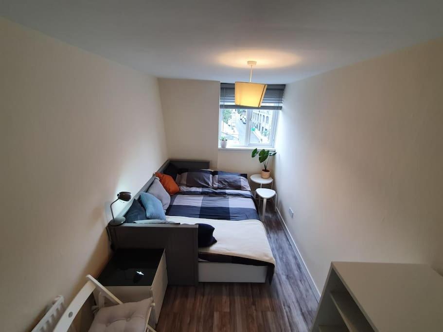 Lovely, Comfortable And Bright 3 Bedroom Floor Flat In Centre