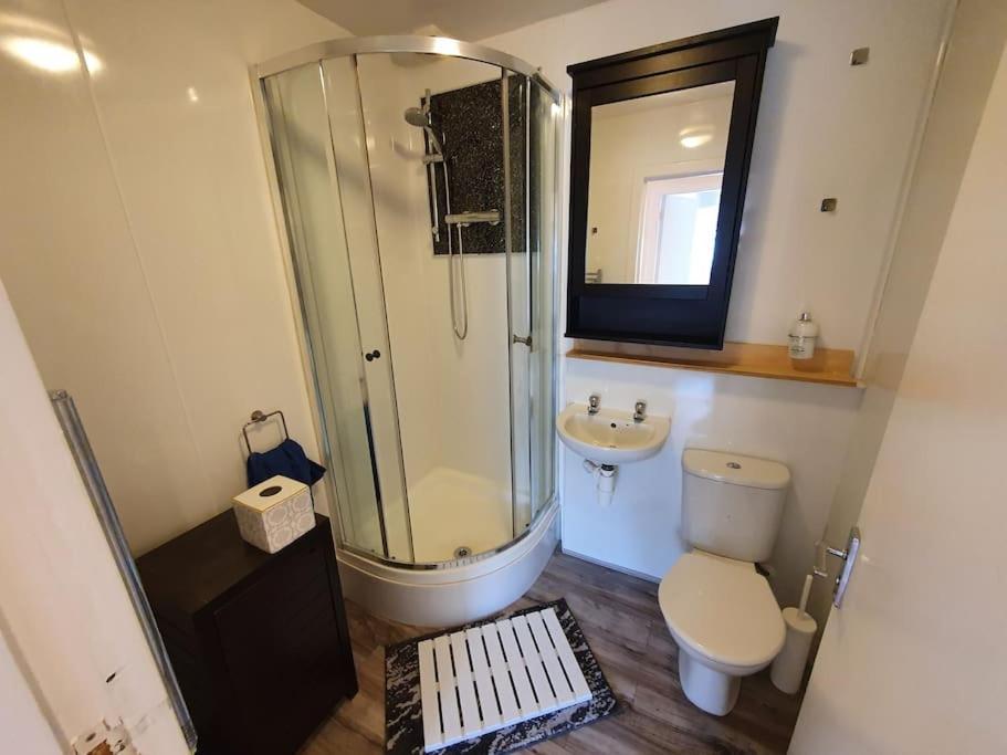 Lovely, Comfortable And Bright 3 Bedroom Floor Flat In Centre Apartment