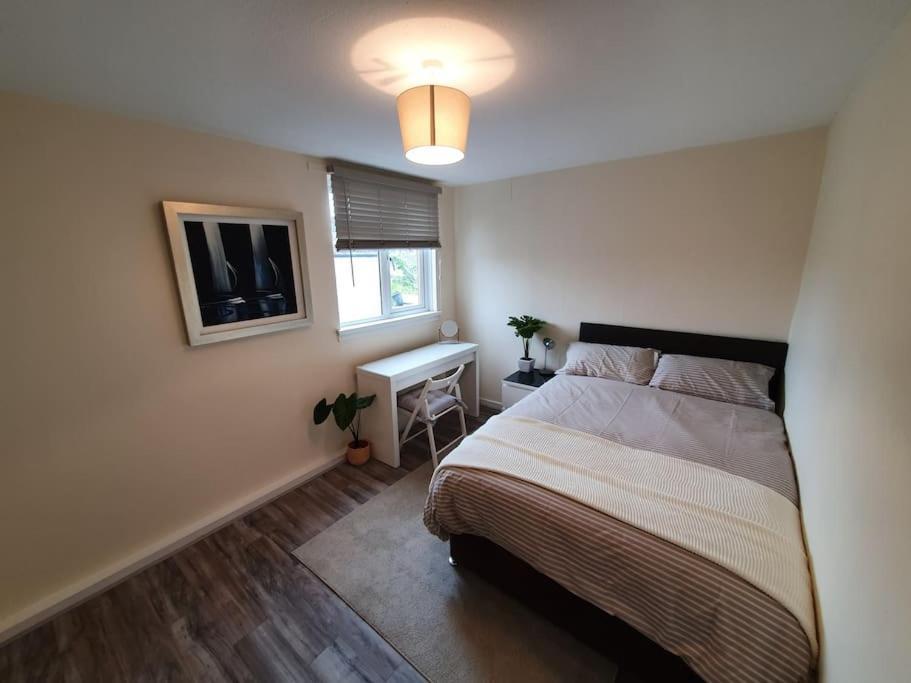 Apartment Lovely, Comfortable And Bright 3 Bedroom Floor Flat In Centre Aberdeen