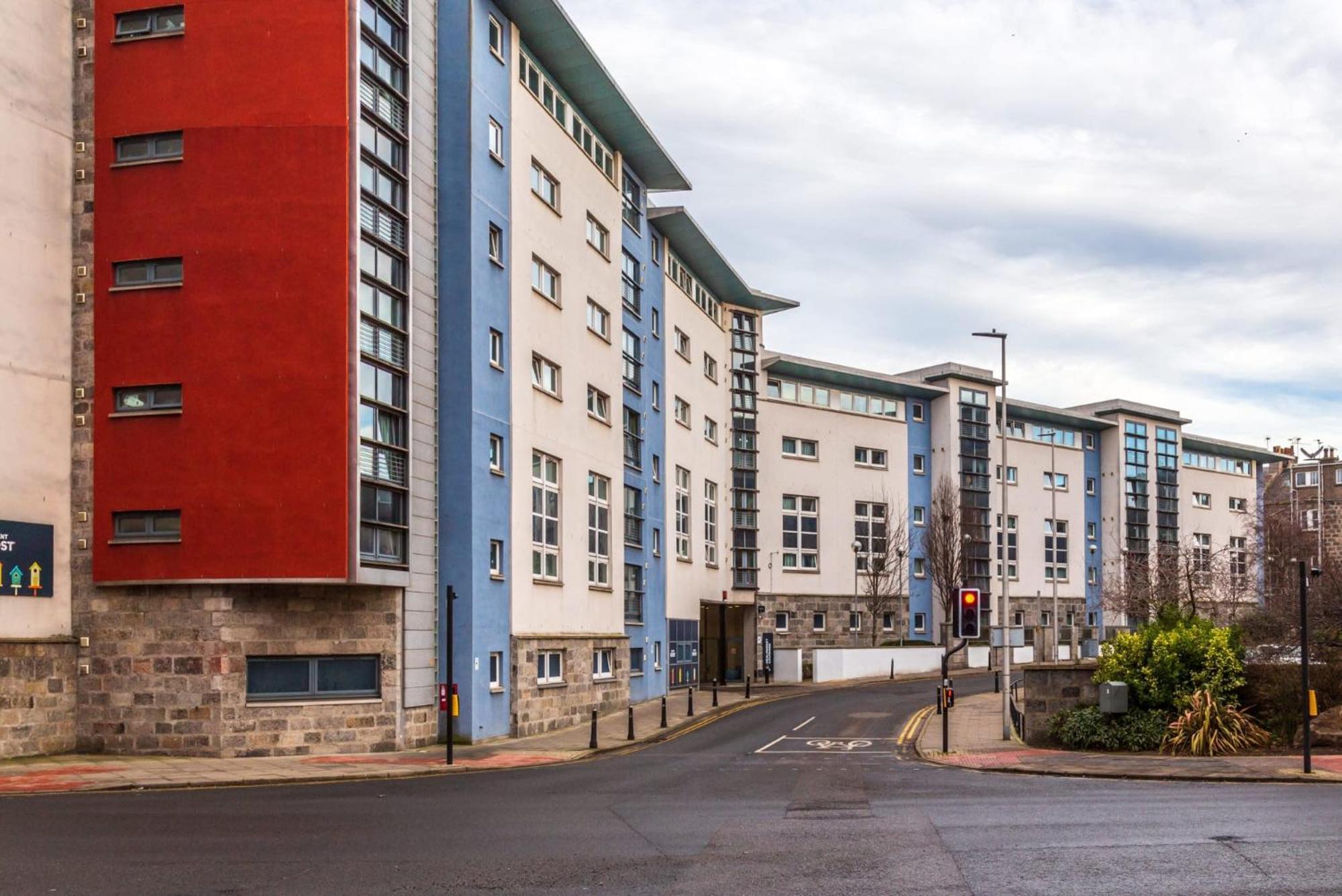 Bright And Chic Private Ensuite With Shared Kitchen At Pittrodrie Street For Students Only Apartment Aberdeen
