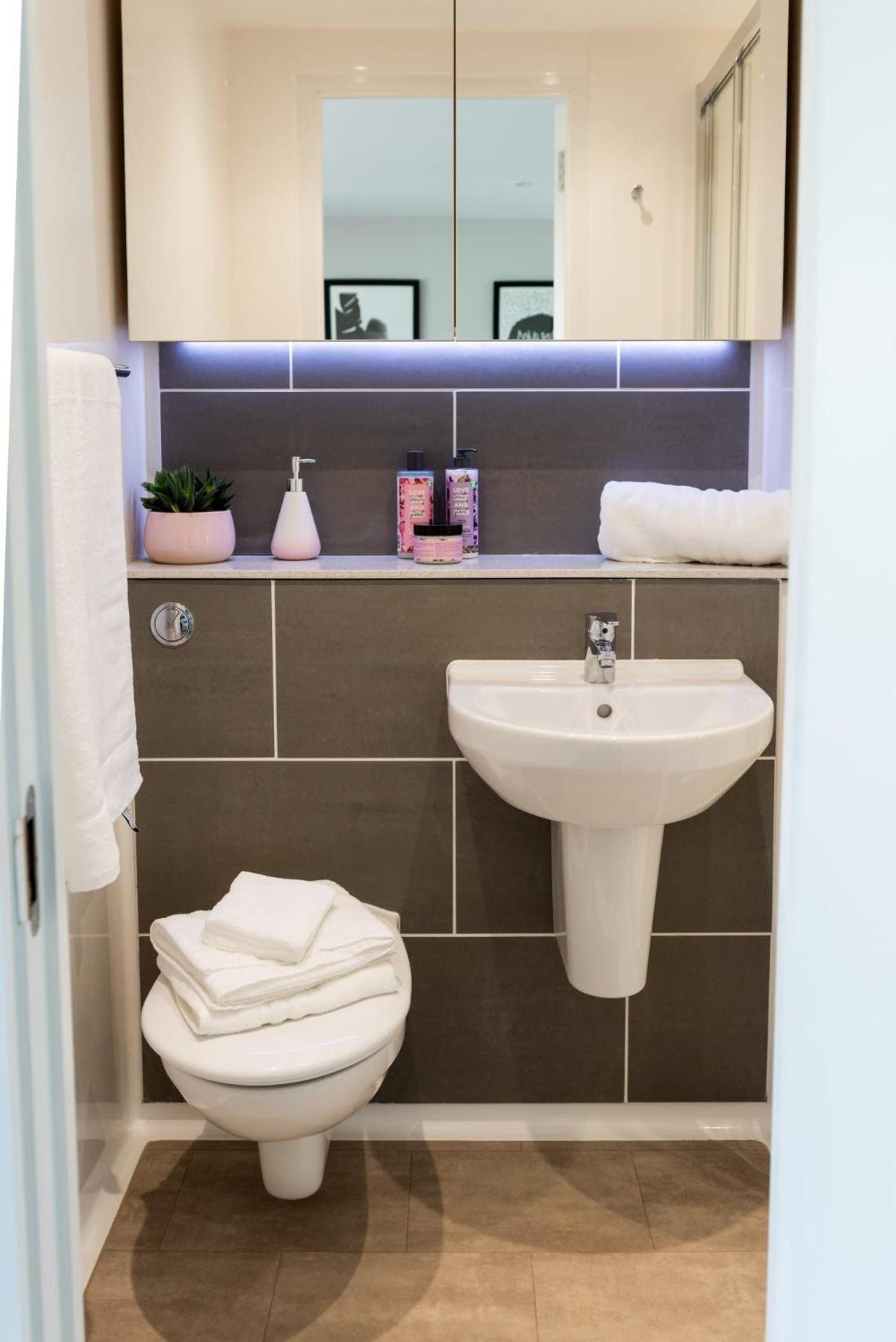 Apartment Chic And At The Point In *