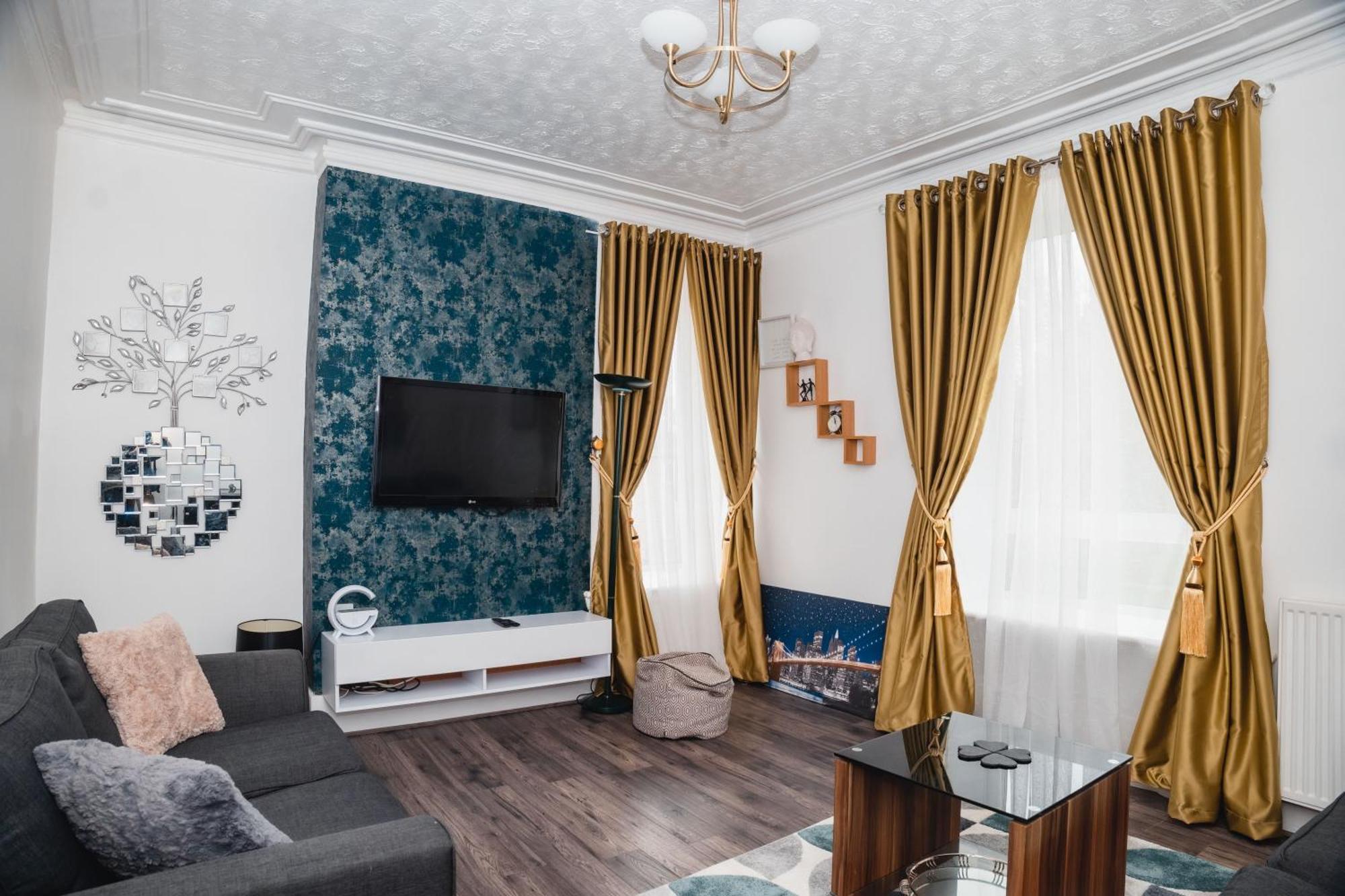 Centre Flat: 2-bedroom With Parking Apartamento