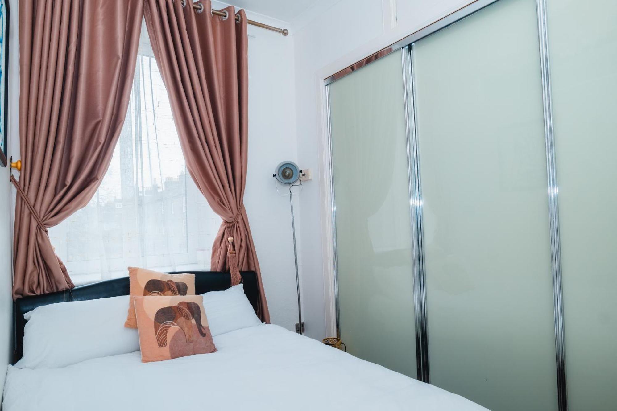 Centre Flat: 2-bedroom With Parking Apartamento