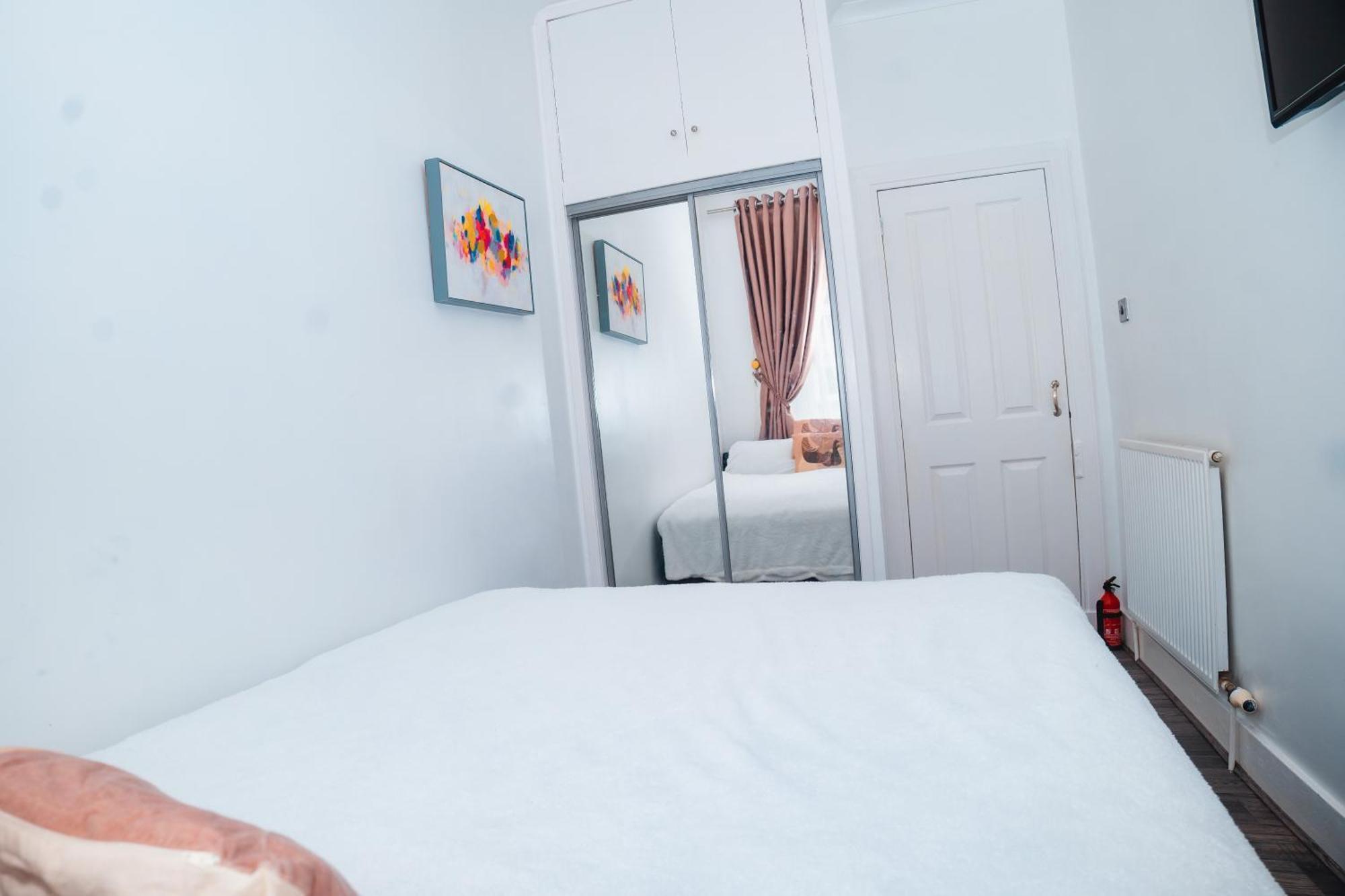 Centre Flat: 2-bedroom With Parking * Aberdeen