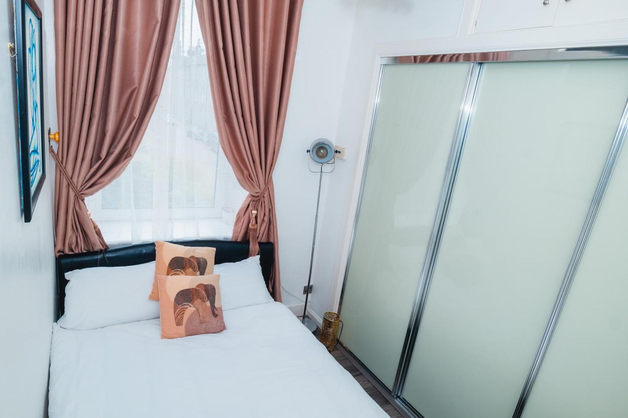 Centre Flat: 2-bedroom With Parking Apartamento *