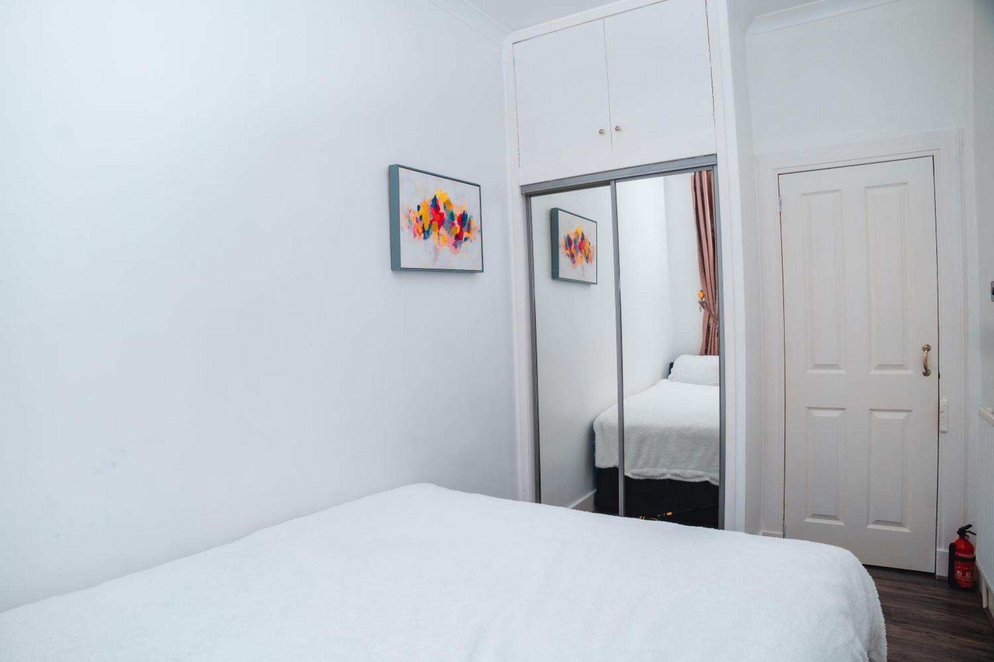 Centre Flat: 2-bedroom With Parking Apartamento