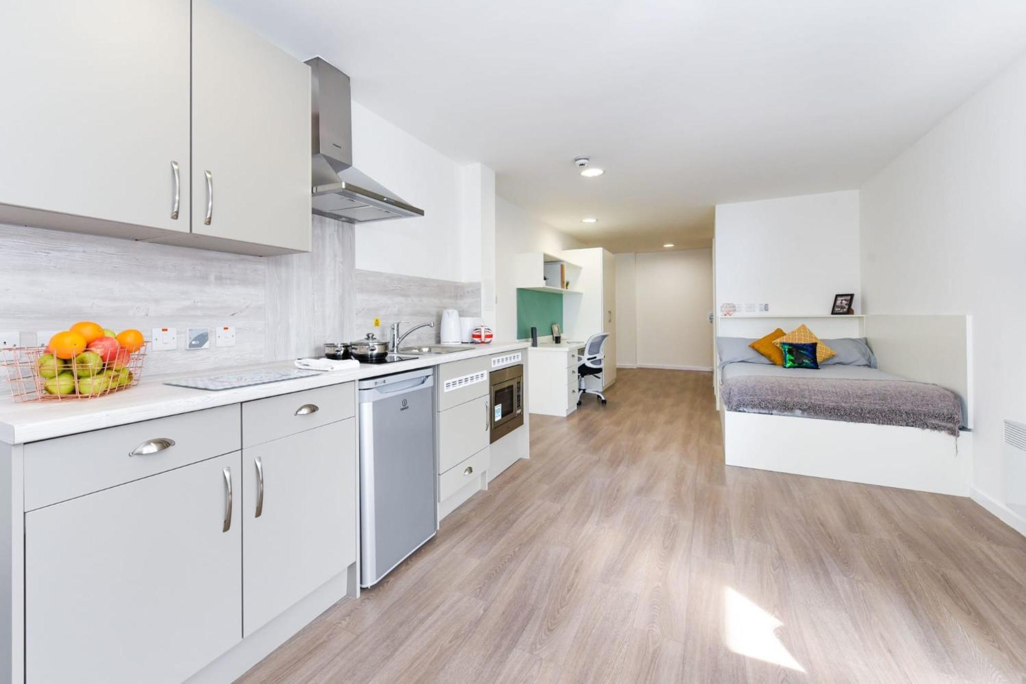 Bright And Chic Private Ensuite With Shared Kitchen At Pittrodrie Street For Students Only