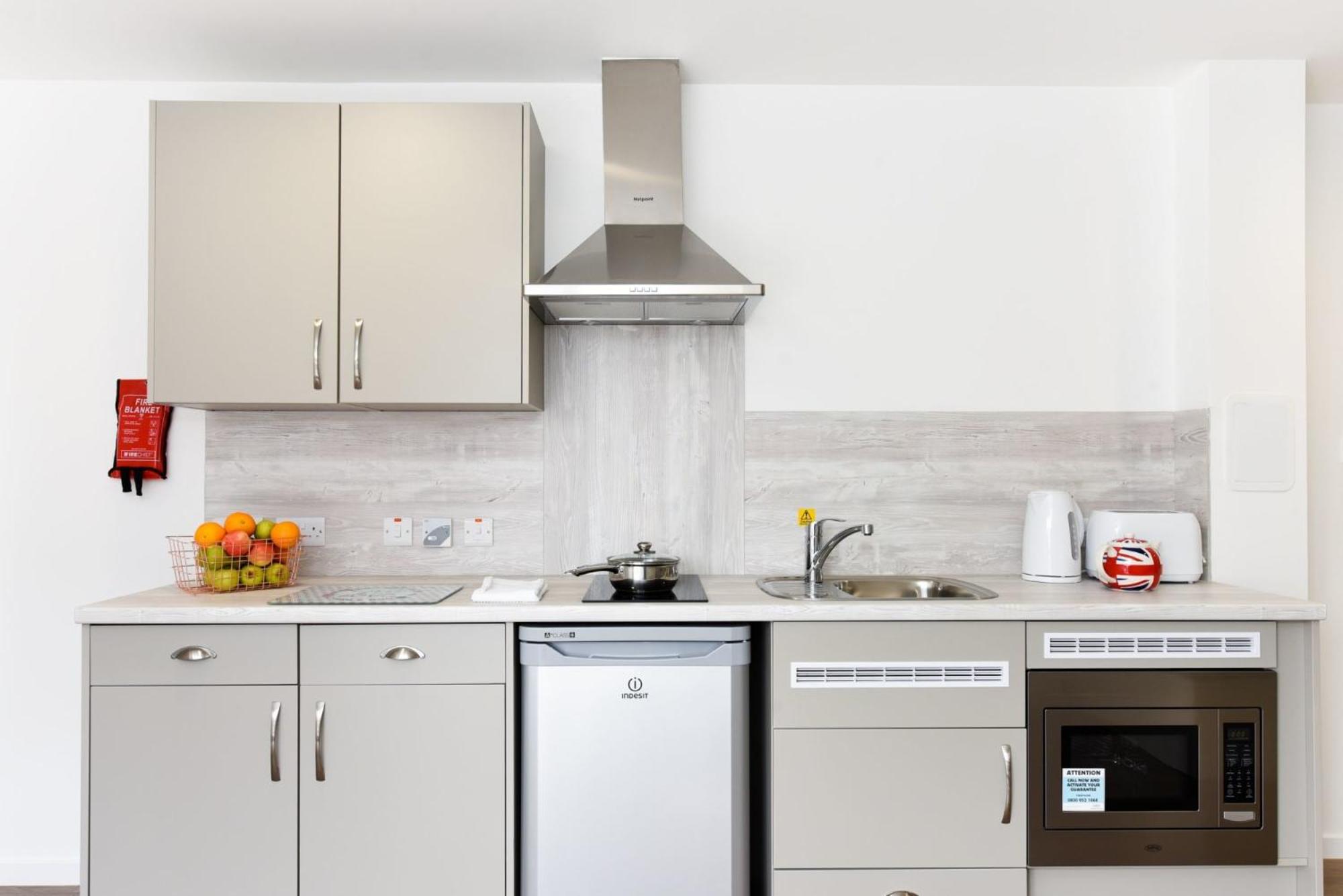 Bright And Chic Private Ensuite With Shared Kitchen At Pittrodrie Street For Students Only Apartment