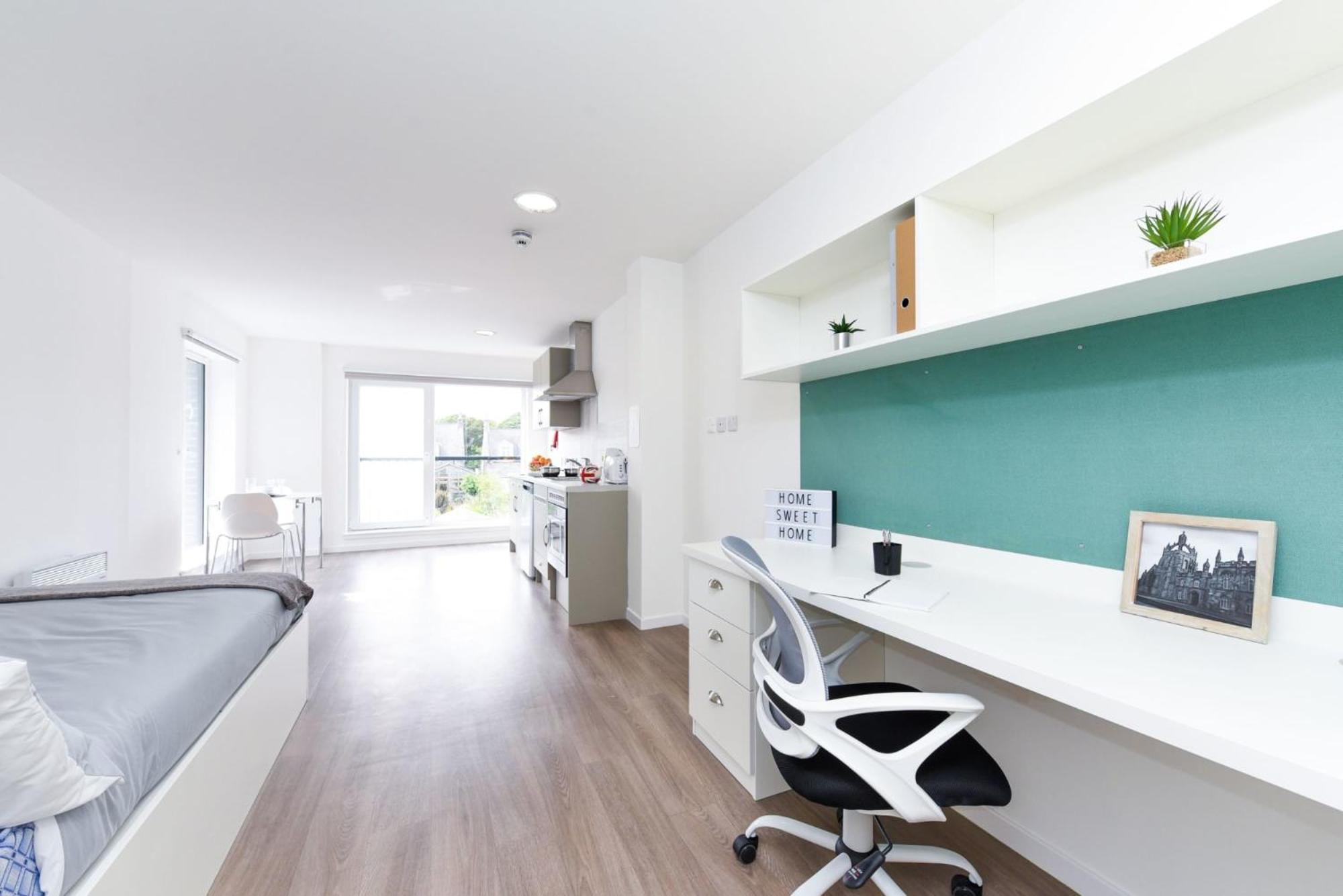 Bright And Chic Private Ensuite With Shared Kitchen At Pittrodrie Street For Students Only * Aberdeen