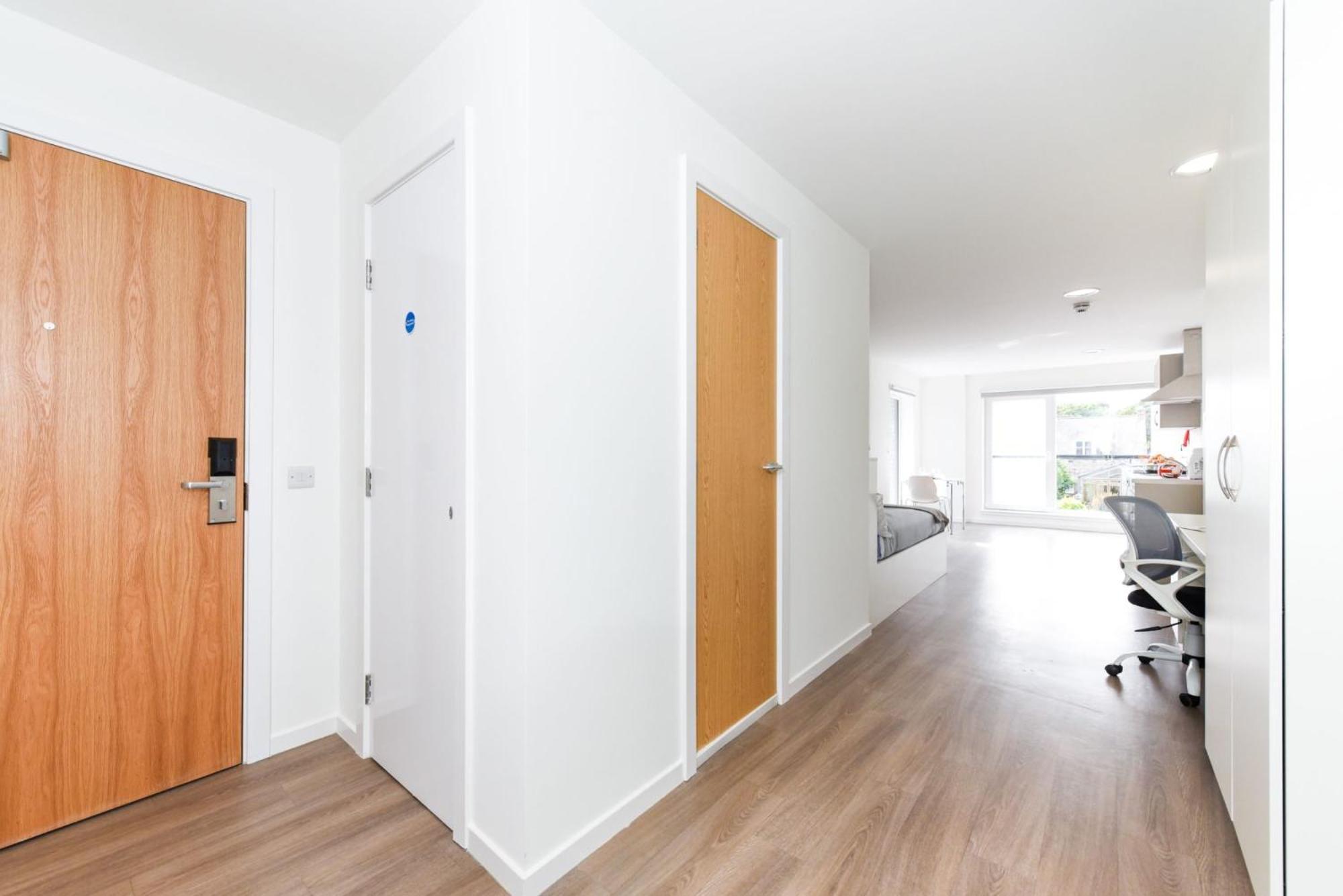 Bright And Chic Private Ensuite With Shared Kitchen At Pittrodrie Street For Students Only