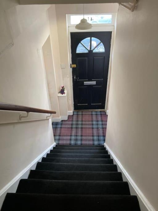 Bright Modern 2 Bedroom Free Parking And Wi-fi Apartment Aberdeen
