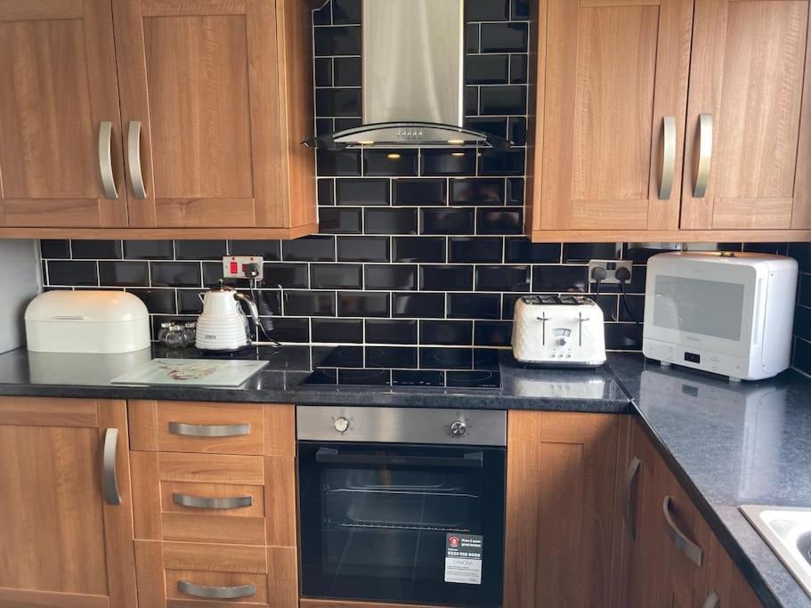 Bright Modern 2 Bedroom Free Parking And Wi-fi Aberdeen