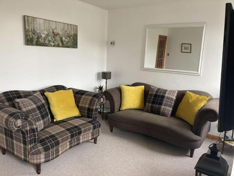 Bright Modern 2 Bedroom Free Parking And Wi-fi Apartment Aberdeen