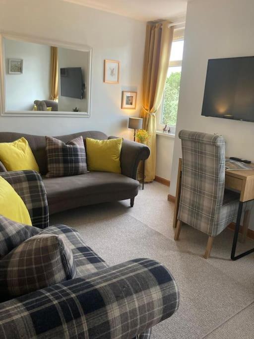 Bright Modern 2 Bedroom Free Parking And Wi-fi