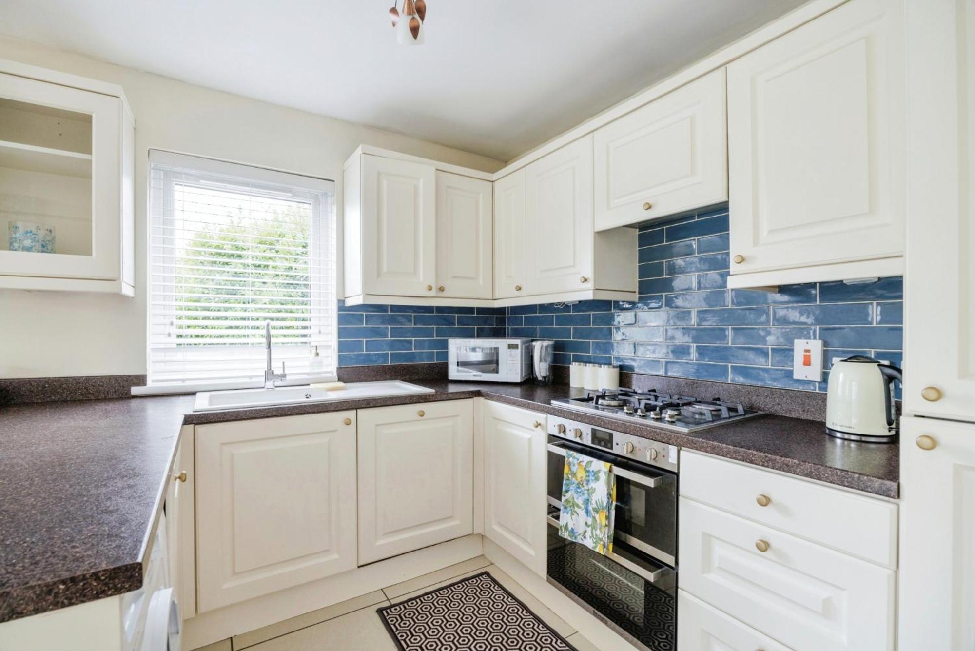 Cosy Modern 2 Bed Garden View Appartment, Parking, Tv Wifi Apartment *