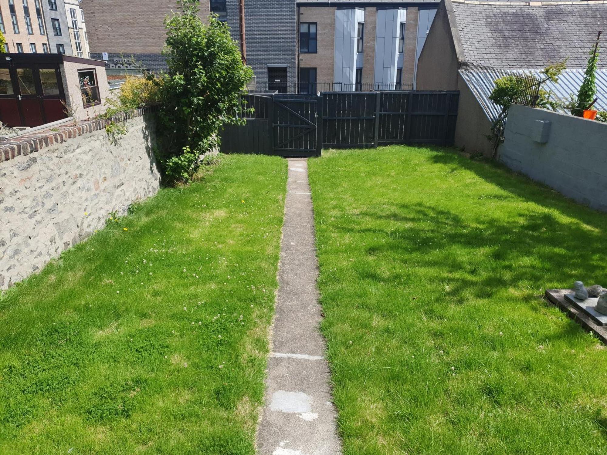 Apartment Cosy Modern 2 Bed Garden View Appartment, Parking, Tv Wifi *