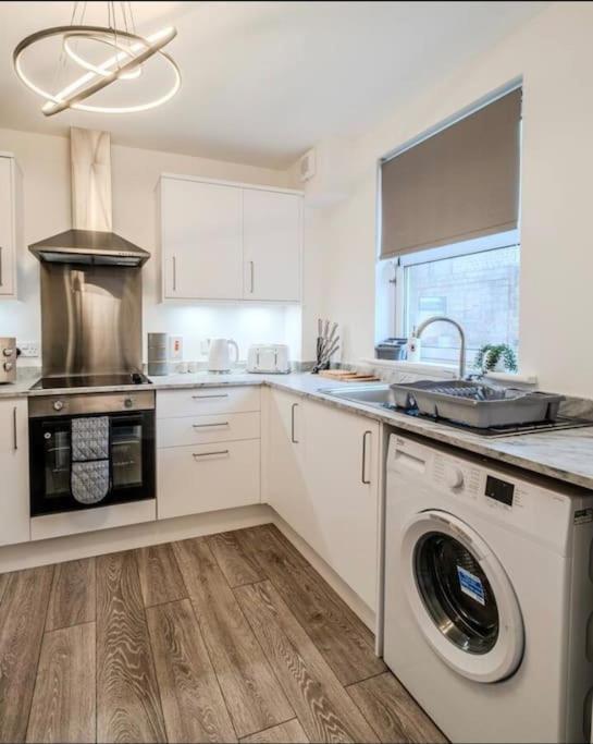 Location, Private Parking, Free Netflix * Aberdeen