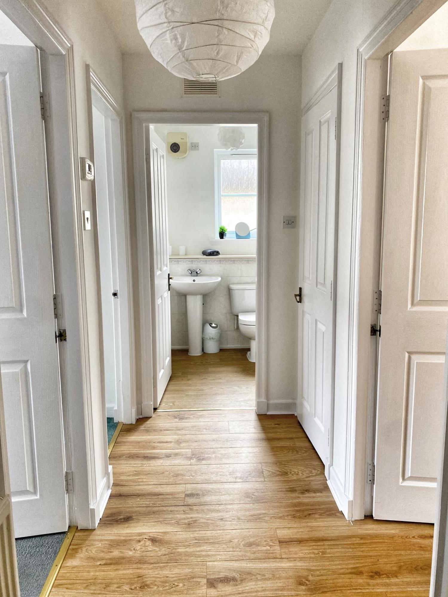 2 Bed, Central, Free Parking By Lains Lettings Apartment *